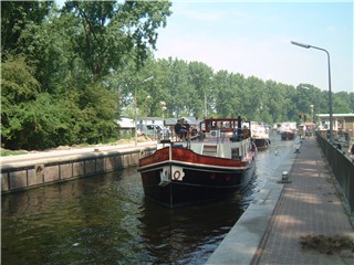 www.vaarmij.nl Rondvaart Amsterdam Maak een prachtige rondvaart op een historisch IJveer of Rondvaartboot