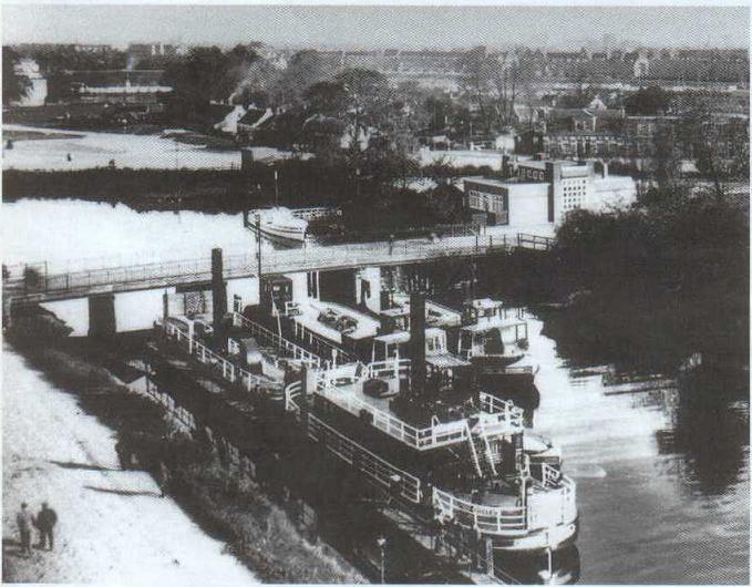 www.vaarmij.nl Rondvaart Amsterdam Maak een prachtige rondvaart op een historisch IJveer of Rondvaartboot