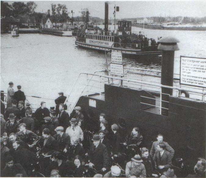 www.vaarmij.nl Rondvaart Amsterdam Maak een prachtige rondvaart op een historisch IJveer of Rondvaartboot