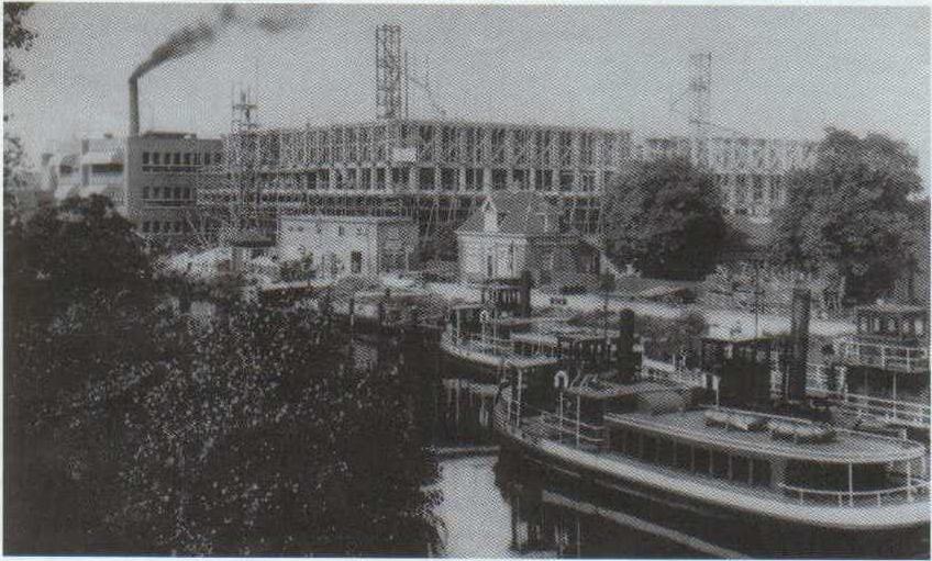 www.vaarmij.nl Rondvaart Amsterdam Maak een prachtige rondvaart op een historisch IJveer of Rondvaartboot