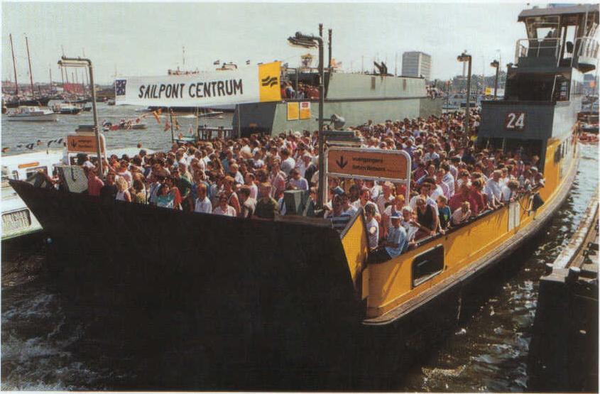 www.vaarmij.nl Rondvaart Amsterdam Maak een prachtige rondvaart op een historisch IJveer of Rondvaartboot