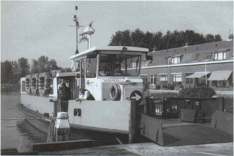 www.vaarmij.nl Rondvaart Amsterdam Maak een prachtige rondvaart op een historisch IJveer of Rondvaartboot