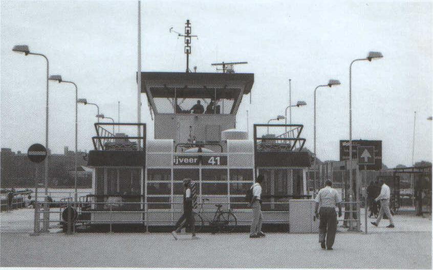 www.vaarmij.nl Rondvaart Amsterdam Maak een prachtige rondvaart op een historisch IJveer of Rondvaartboot