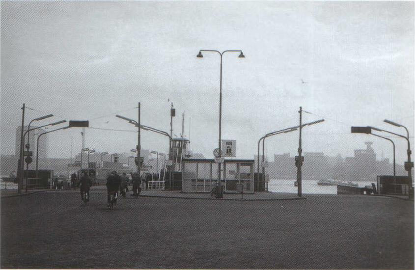 www.vaarmij.nl Rondvaart Amsterdam Maak een prachtige rondvaart op een historisch IJveer of Rondvaartboot