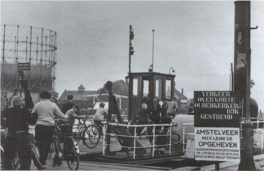 www.vaarmij.nl Rondvaart Amsterdam Maak een prachtige rondvaart op een historisch IJveer of Rondvaartboot