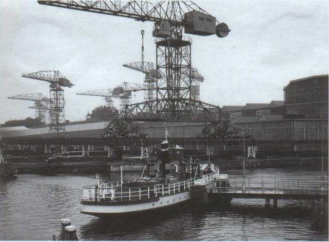 www.vaarmij.nl Rondvaart Amsterdam Maak een prachtige rondvaart op een historisch IJveer of Rondvaartboot