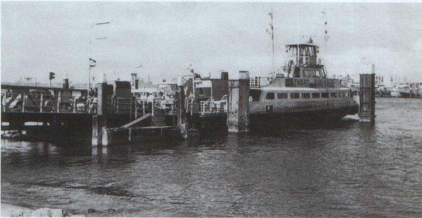 www.vaarmij.nl Rondvaart Amsterdam Maak een prachtige rondvaart op een historisch IJveer of Rondvaartboot