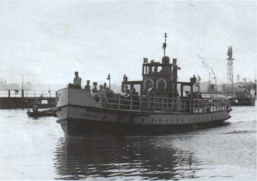 www.vaarmij.nl Rondvaart Amsterdam Maak een prachtige rondvaart op een historisch IJveer of Rondvaartboot