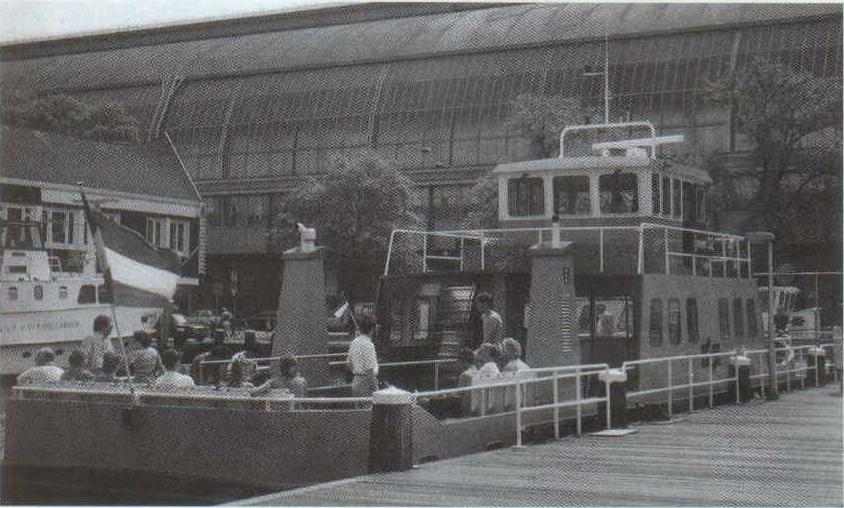 www.vaarmij.nl Rondvaart Amsterdam Maak een prachtige rondvaart op een historisch IJveer of Rondvaartboot